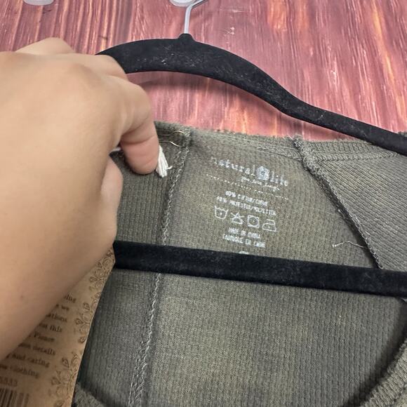 Natural Life Womens Green Waffle Knit Tunic Top Live Happy Size Small NWT - Picture 5 of 5